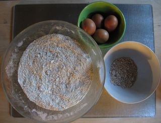 La farine, les œufs et la levure de boulanger